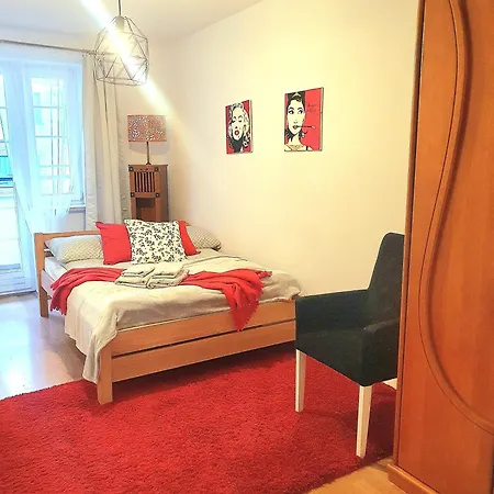 Trzy Sypialnie Stare Apartment